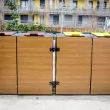 abri-poubelle-en-metal-et-en-bois-pour-gestion-des-dechets-et-poubelles