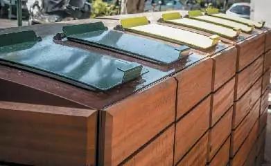 Abris conteneurs en bois image 2