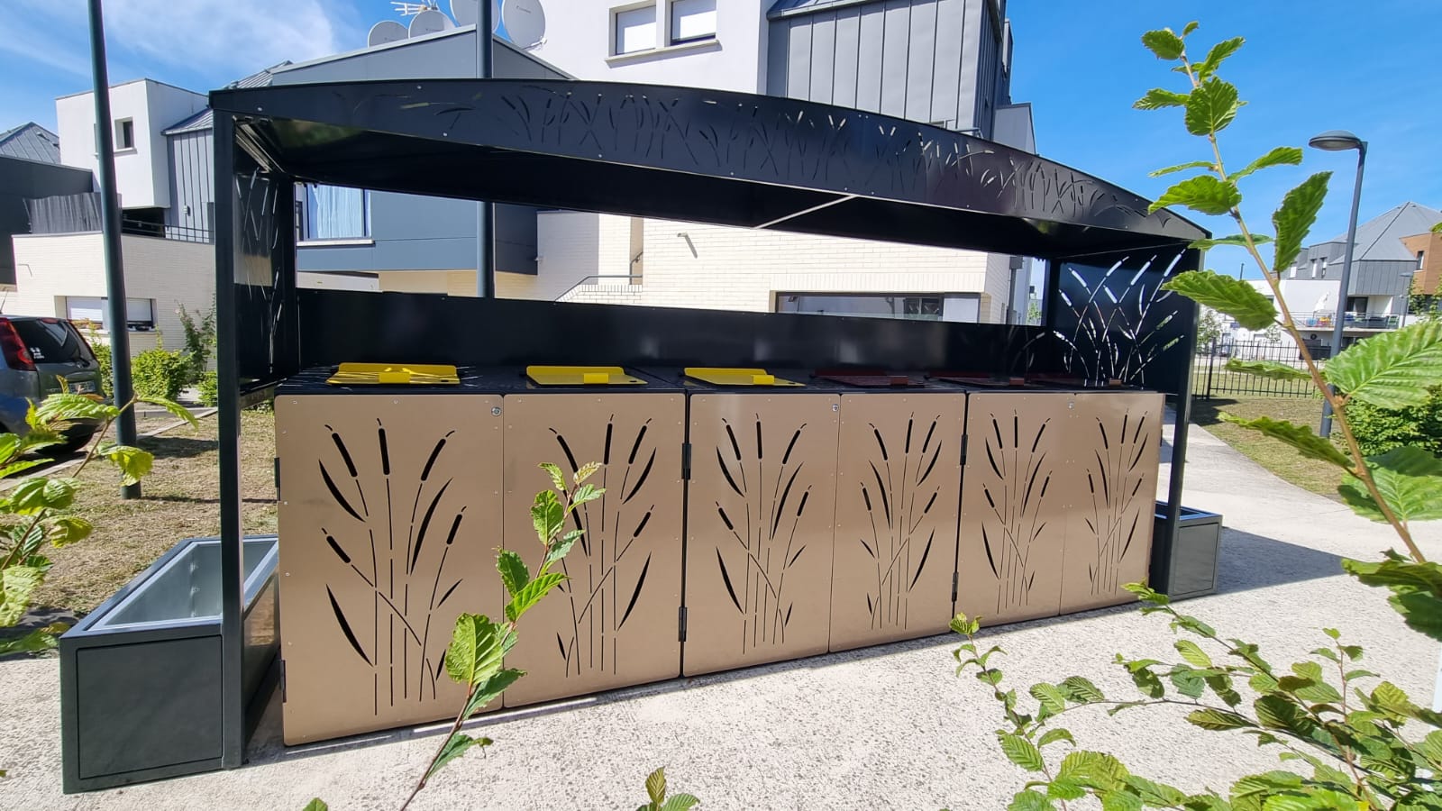 abri poubelle extérieur avec Viva Cité