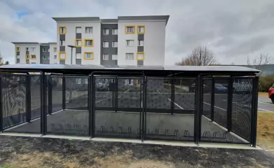 Installation et fabrication d'un abri à vélos sécurisé image 2